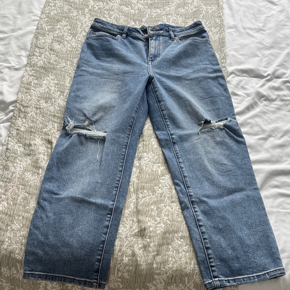 RW&CO. Distressed Straight-Leg Jeans in Light Blue Denim